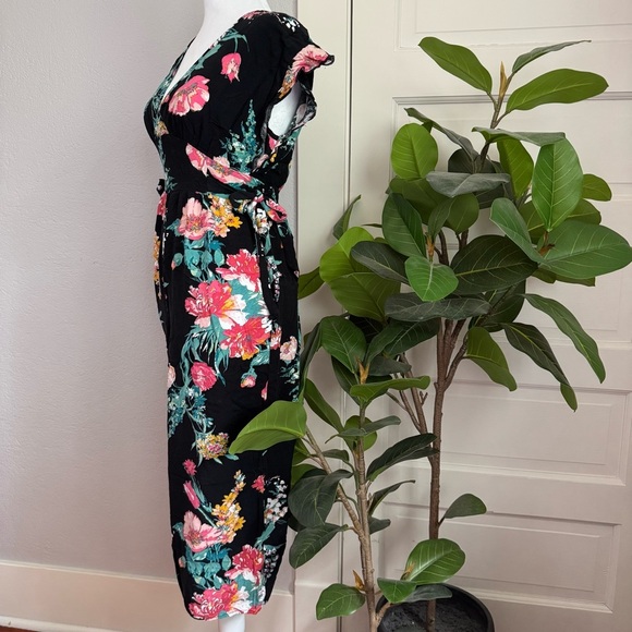 Xhilaration Black and Pink Floral Jumpsuit with V-Neckline - Picture 8 of 10